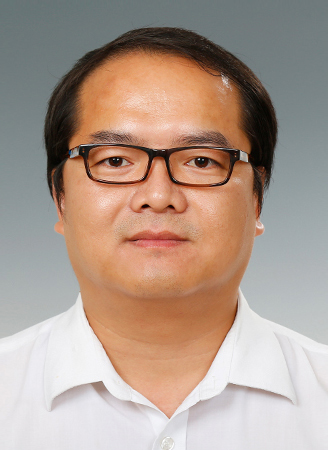 马宁,男,1980年4月出生,江苏宿迁人,中共党员,法学博士,副教授.